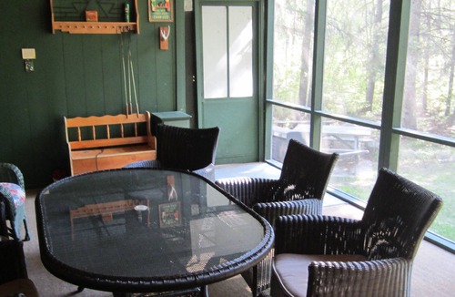 Hillside Beach Cabin | Relaxing Hillside Beach Cottage - Lake Winnipeg