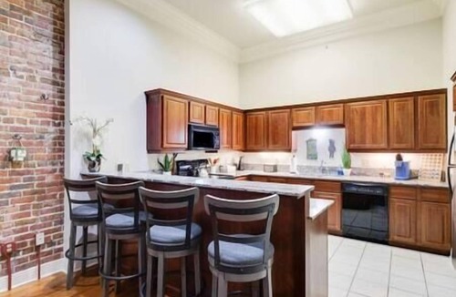 Downtown Apartment | Relaxing Historic Downtown Loft w/gated parking