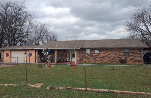 McAlester House | Relaxing peaceful 3 bed 2 bth waterfront house Boat ramp and swim beach 1/4 mile