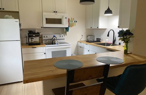 Taku - Campbell Apartment | Remodeled 1 bed apt near airport in quiet neighborhood, unit 2