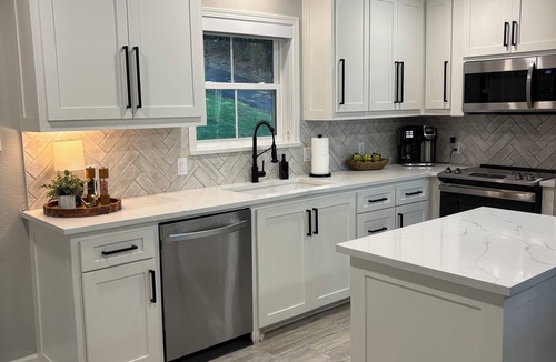 Lakeland House | Renovated with great lake views & swim dock!