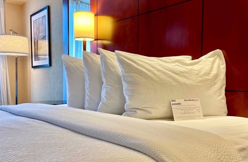 Toronto Entertainment District Hotel | Residence Inn by Marriott Toronto Downtown/Entertainment District