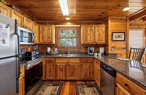 Pigeon Forge Cabin | Resort setting w/awesome Mtn views! Self checkin, close to Nat’l Park! Sleeps 6