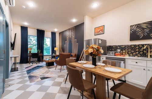 Downtown Apartment | Retro 1BR condo - Walk to Downtown