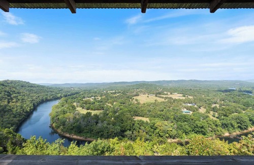 Eureka Springs House | River Cabin, Hot Tub, Sleeps 6!