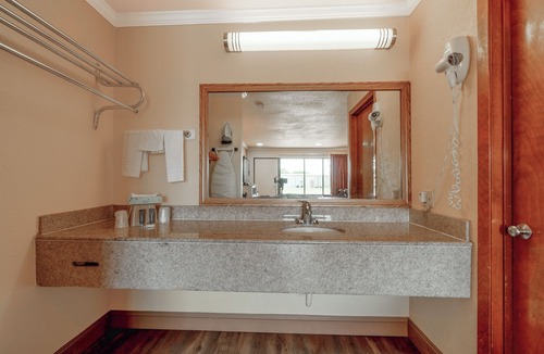 La Grange Hotel | River Valley Motor Inn
