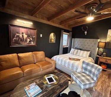Shreveport House | River View, Red River Carriage House
