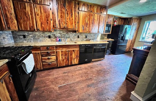Dennis House | Riverfront 5 Bedroom House + Spa