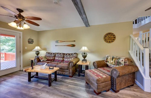 Mount Ida House | Riverfront Arkansas Abode - Furnished Deck & Grill