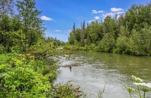Houston House | Riverfront, Authentic, Luxury Log Cabin-Bison