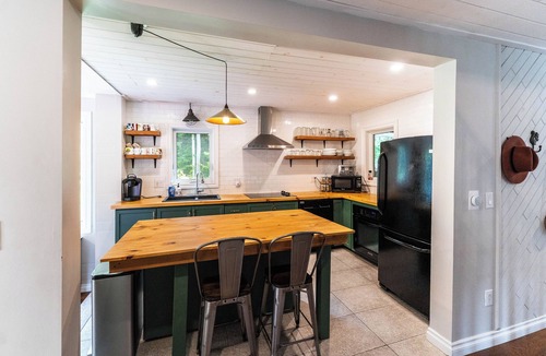 Norland Cottage | Riverfront Cottage with Pool Table & Kayaks