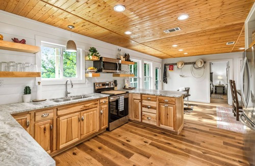 Dennis House | Riverfront highend getaway in Brock/Weatherford, TX Lazy Bend River Ranch.