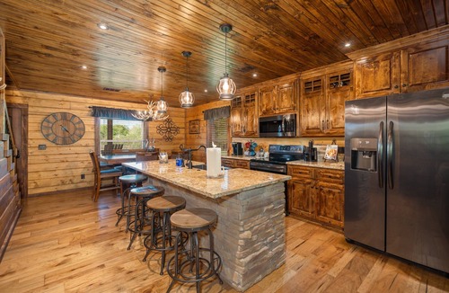 Glenwood Cabin | Riverfront Lodge with a Hot Tub