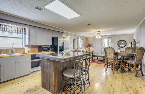 Wickliffe House | Riverfront Ventress Home w/ Patio & Shared Pier