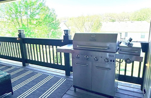 Riverside House | Riverside MO-KC Center: 10 min to MCI and DTKC
