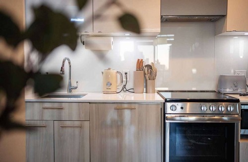 Garden District Hotel | RivetStays | The Jarvis Presidential Suite – 2 Bedroom + Den Suite