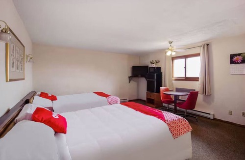 Cheyenne Wells Hotel | Road Trip Ready: Charming 3 Rooms for Rest and Relaxation