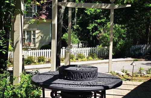 Eureka Springs Historic District Bed & Breakfast | Rock Cottage Gardens B&B