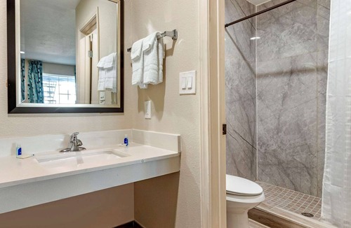 Caldwell Hotel | Rodeway Inn Caldwell