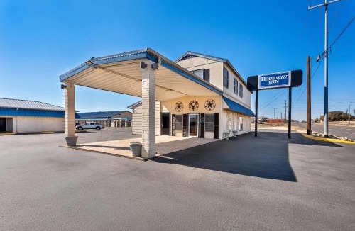 Llano Hotel | Rodeway Inn Llano