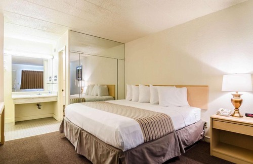 Bellevue Hotel | Rodeway Inn
