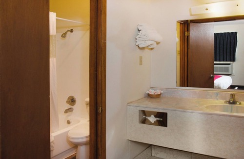 Guymon Hotel | Romantic 3-Room Stay – Explore Guymon’s Best Attractions!