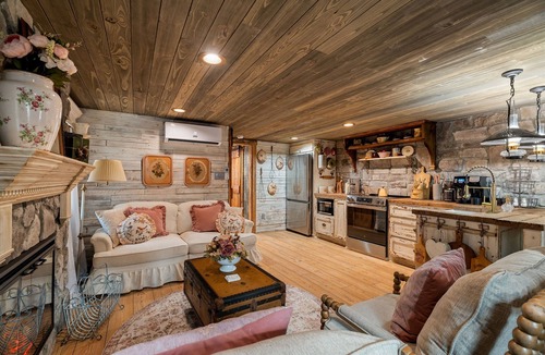 Jasper Cabin | Romantic Buffalo River Cottage And Boulder Hot Tub