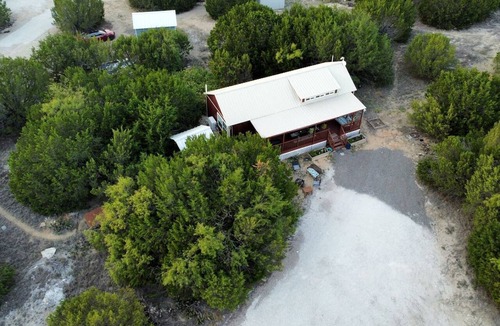Paluxy Cabin | Romantic Granbury Cabin Ideal for a Texas Getaway