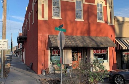 Heber Springs Apartment | Romantic Historic Loft on Main Street
