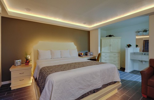 Dallas Hotel | Romantic Inn & Suites