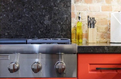 Collingwood Hotel | Romantic King Suite, Gas Fireplace, Chef`s Kitchen
