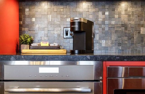 Collingwood Hotel | Romantic King Suite, Gas Fireplace, Chef`s Kitchen