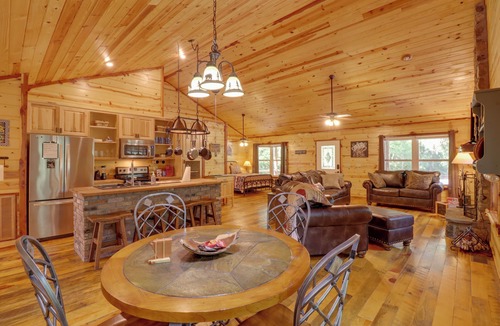 Mountain View Cottage | Romantic Mountain View Cabin Rental Near Downtown!
