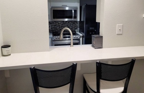 Rockwall House | Romantic Oasis King Size Suite Lakefront