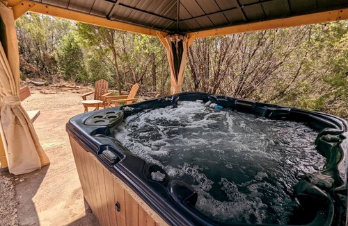 Paluxy Cabin | Romantic Stays in Texas at this Granbury Cabin Glamping Site