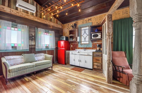 Lampasas Cabin | Romantic Treehouse Escape in Hill Country