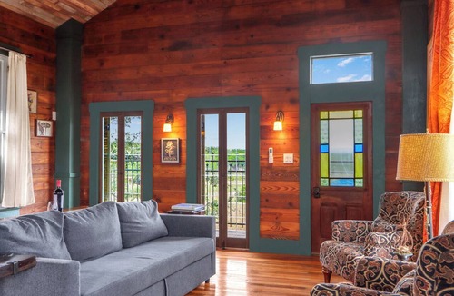 Lampasas Cabin | Romantic Treehouse Near Lake Buchanan