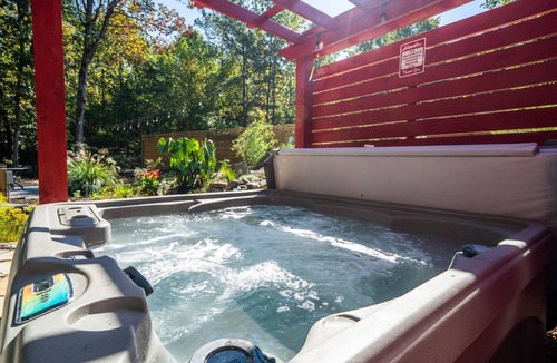 Jones Mills Cabin | Romantic Waterfall cabin-Hot Tub-Coffee & Tea Bar-Fire Pit