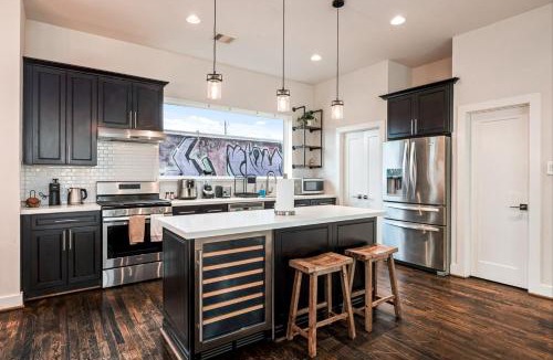 East Downtown Houston House | Rooftop EaDo Nr Downtown Yard BBQ Games WiFi
