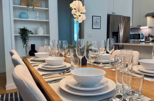 Fort Worth House | Rooftop Retreat Lux Townhome Walk to Magnolia