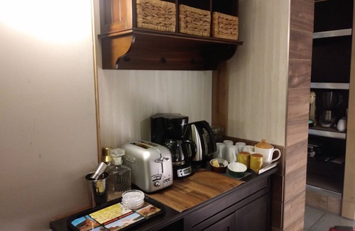 Wexford House | Room-1 (in 2-Room Basement Suite)
