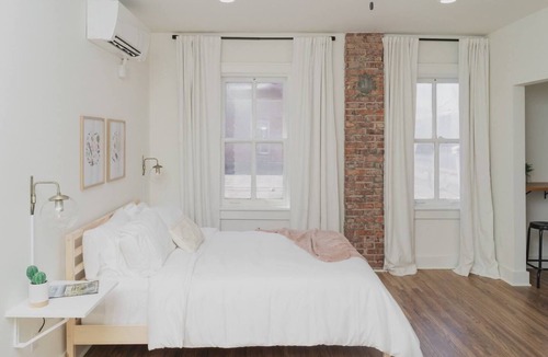 Brady Arts District Hotel | Room 2-5 Summary: In