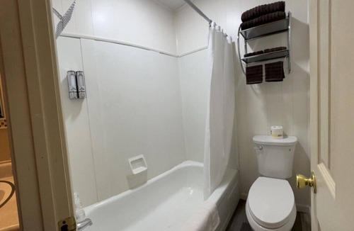 Harper Hotel | Room 26 - Standard Queen - Sleeps 2 - Harper Motel