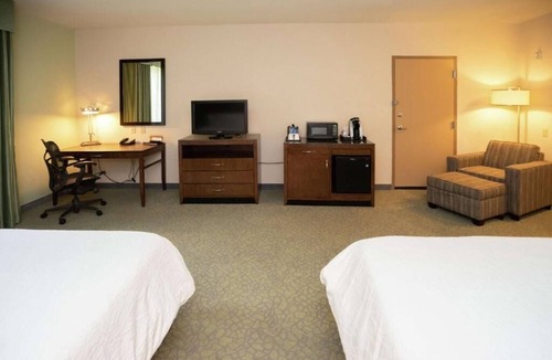 Covington Hotel | Room with 2 Queen Beds Close to Covington Sights – Prime Location & Pet-Friendly