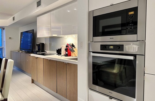 Wellington Place Apartment | Royal Corner Suite