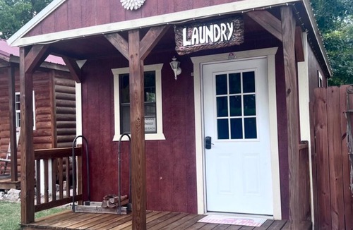 Eureka Springs Cabin | RT 62 Motor Resort '50's Cabin w/Jacuzzi
