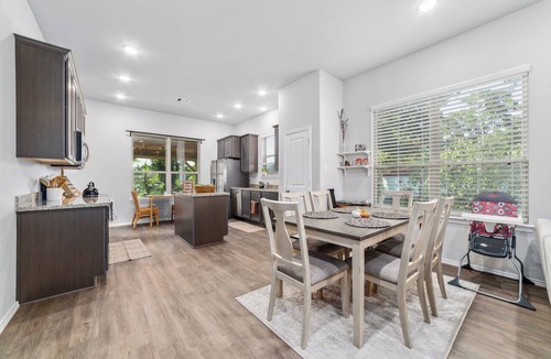 Montgomery House | Rushing Spring Getaway | 3 BR | Modern Home with Peaceful Lake Views & Backyard