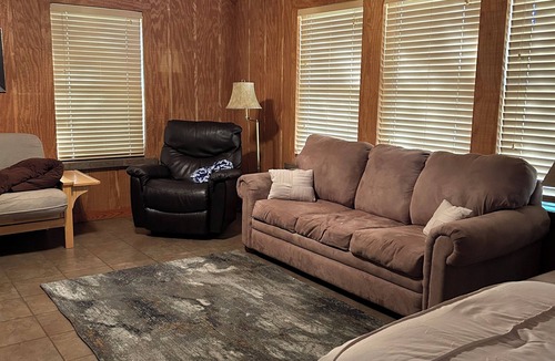 Mid America Cabin | Rustic 1-bedroom cabin in wonderful Buckville with quick access to boat ramps