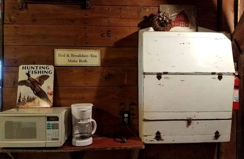 Montezuma Cabin | Rustic Barn Rental for a Rural Vacation near Des Moines, Iowa