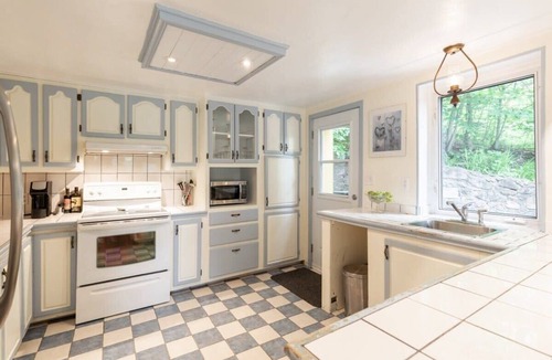 St-Adolphe-d'Howard House | Rustic charm, lake/beach access